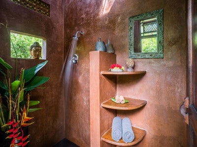 Buddha bathroom